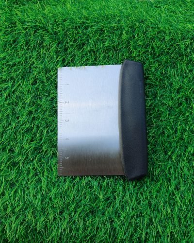 plastic handle scraper 20"