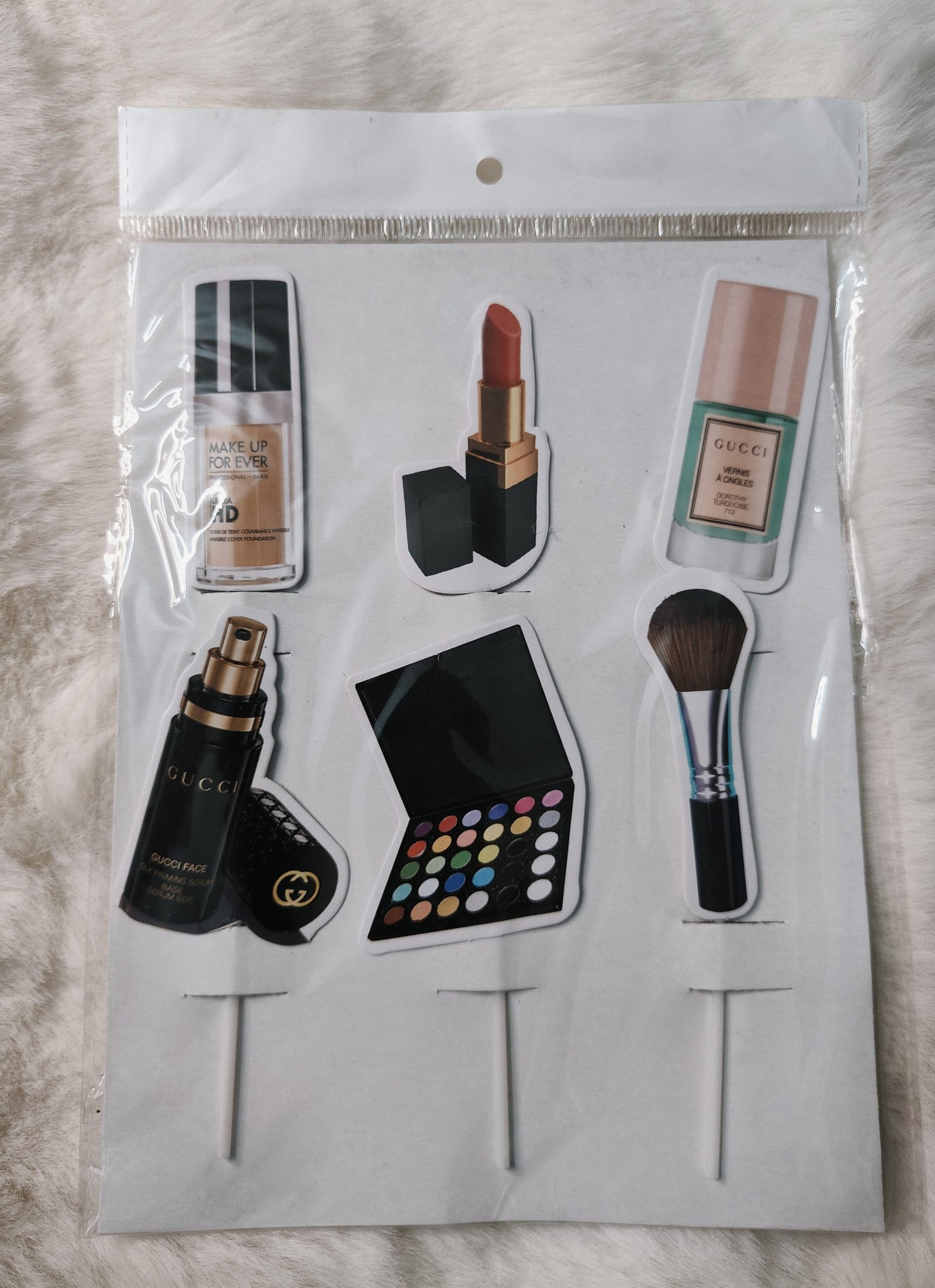 Makeup theme topper