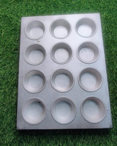 Aluminium (12- cavity) cupcake Mould